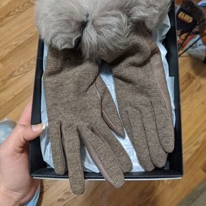 UGG tech gloves